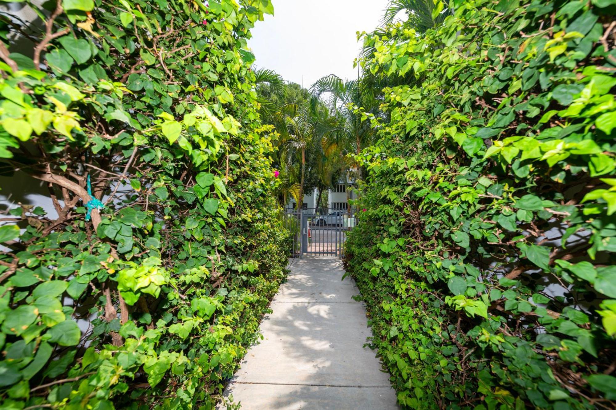 Sunny Days Apartments Miami Beach Exterior photo