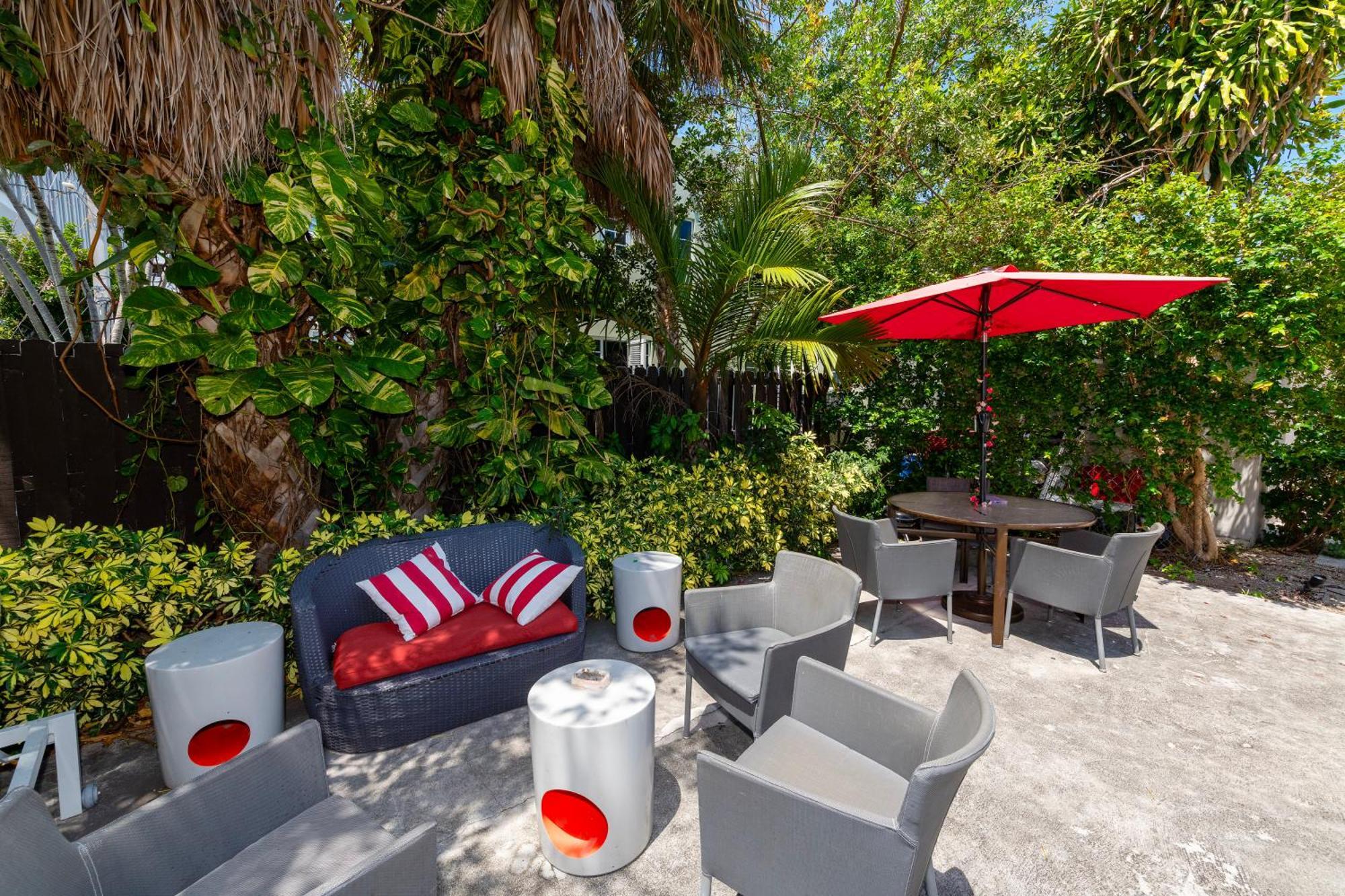 Sunny Days Apartments Miami Beach Exterior photo