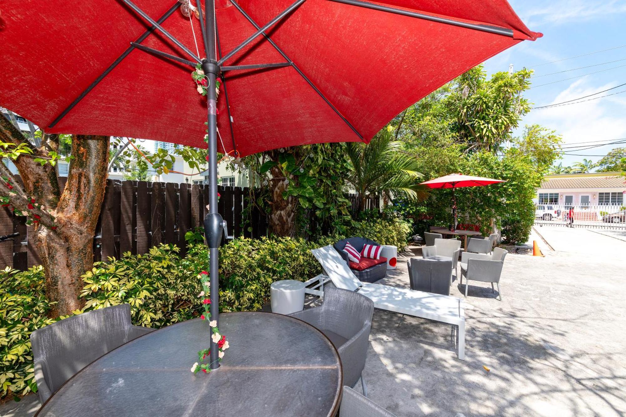 Sunny Days Apartments Miami Beach Exterior photo