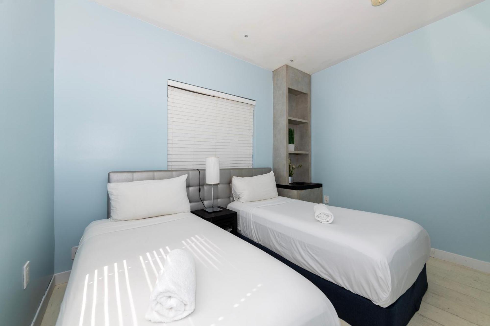 Sunny Days Apartments Miami Beach Exterior photo